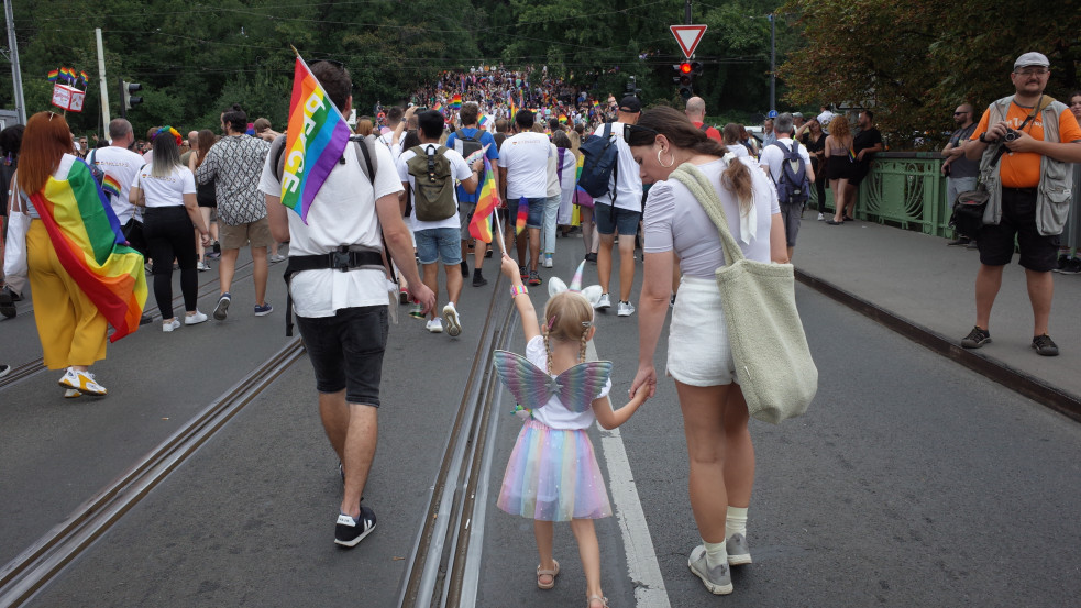 Egy felmérés szerint a csehek kétharmada bevezetné az azonos neműek házasságát