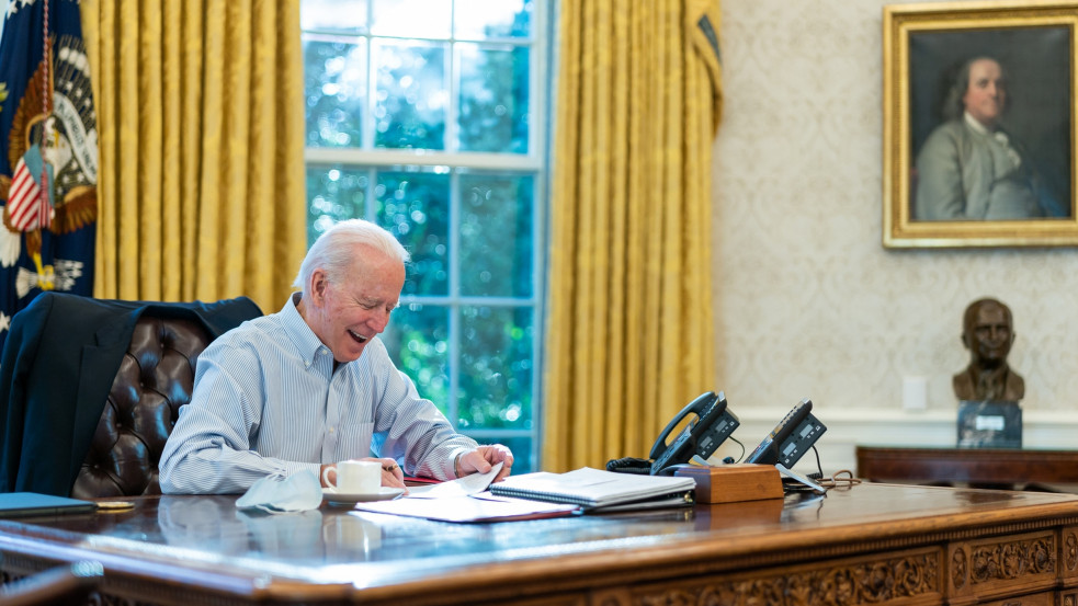 30 demokrata képviselő írt nyílt levelet Bidennek, hogy üljön le végre tárgyalni Putyinnal
