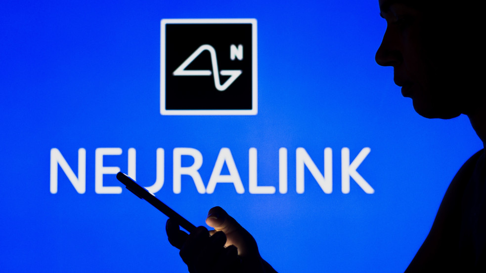 Gondolataival irányítja az egeret a Neuralink első emberi páciense