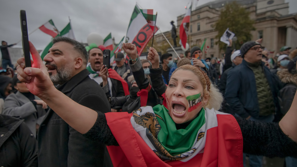 Több mint 30 ezer tüntetővel végezhetett az iráni rezsim