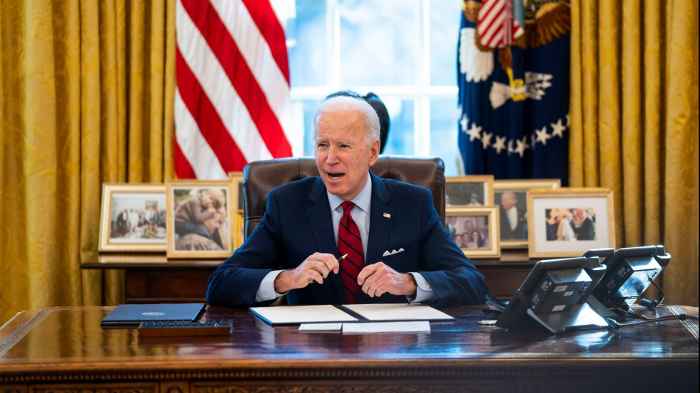 Biden aláírta az azonos neműek házasságáról szóló törvényt – sok republikánus is beállt mögé