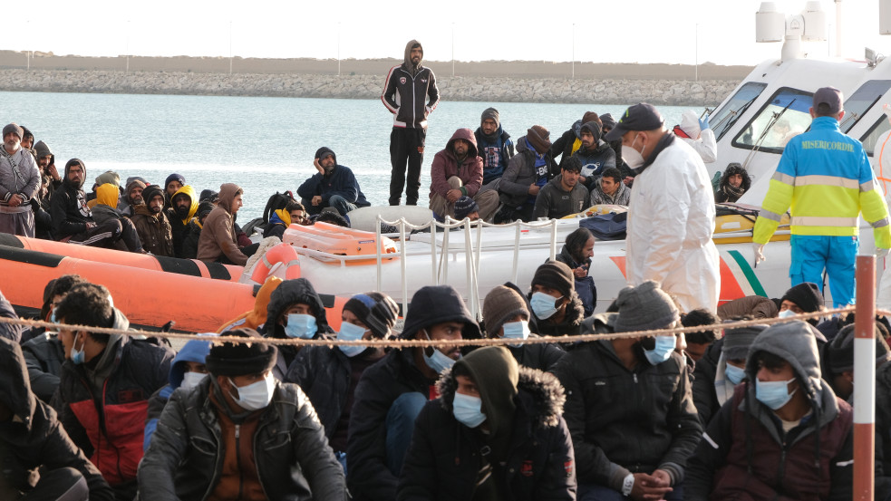 Több mint 100 ezer migránst legalizált törvényellenesen az egykori orosz hivatalvezető