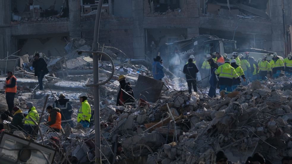 Rendkívüli: újabb nagy erejű földrengés rázta meg Törökországot, sokan szorultak a romok alá