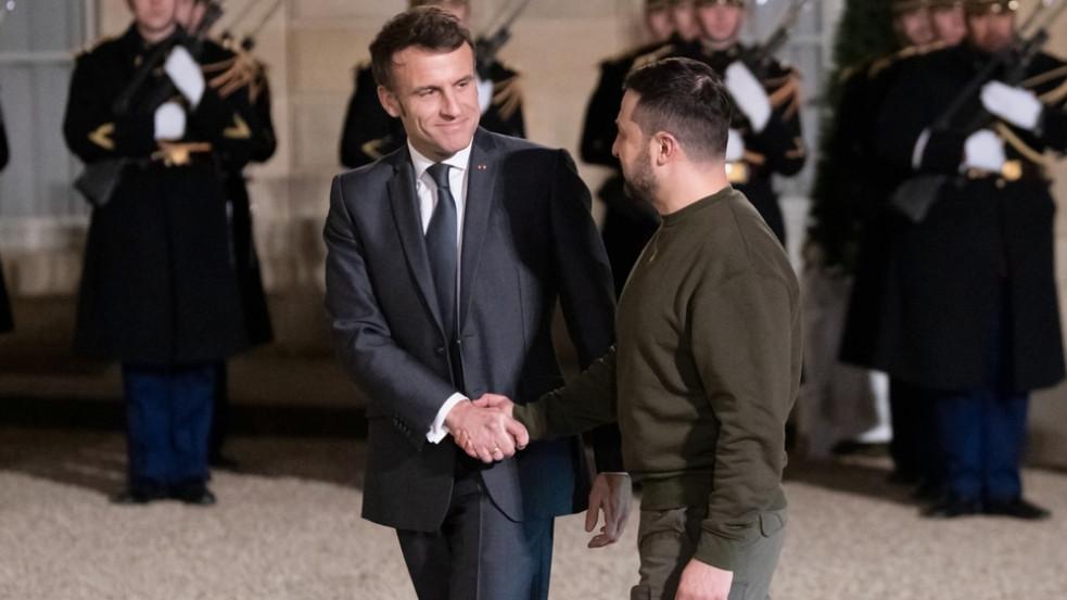 Macron újabb 800 milliárd forintnyi katonai segélyt küld Ukrajnának