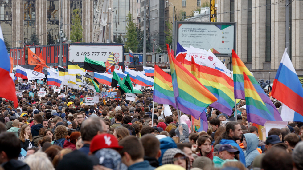Az orosz legfelsőbb bíróság betiltotta a nemzetközi LMBT-mozgalmat
