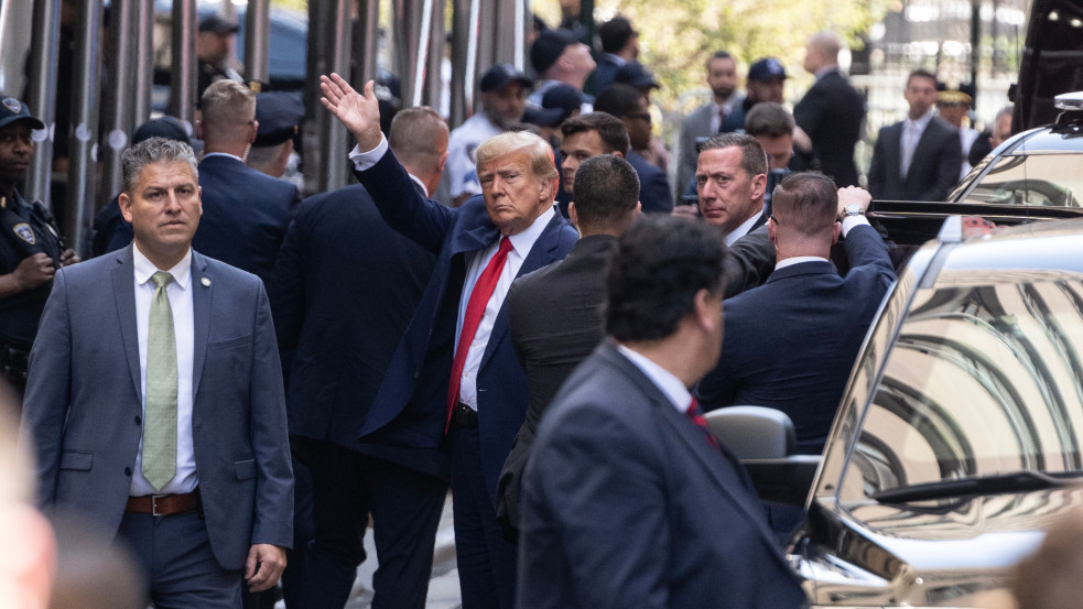 New York-i per: 5 millió dolláros kártérítést kell fizetnie Donald Trumpnak egy 1996-os zaklatási ügy miatt