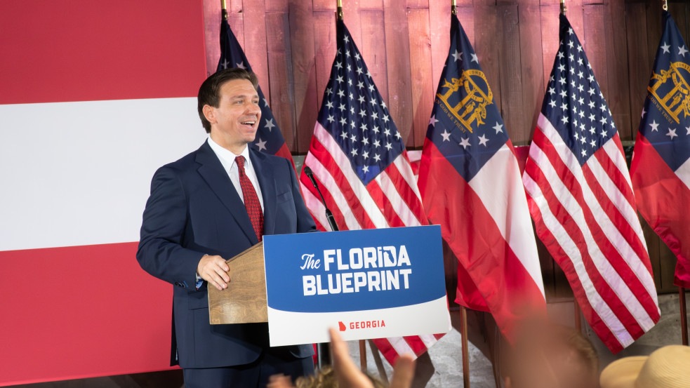 Ron DeSantis bejelentette indulását az elnöki székért, Trump rögtön ellenkampányba kezdett