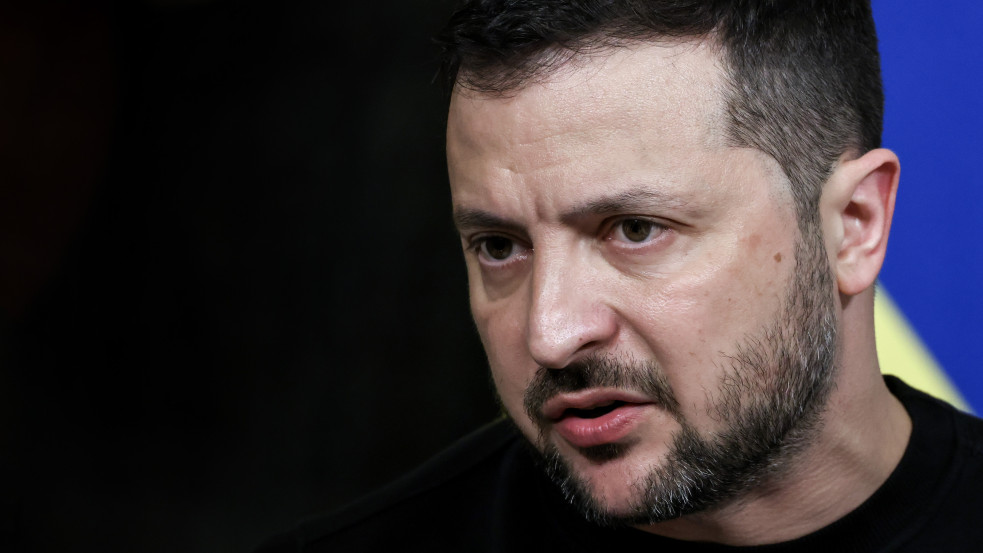 A teljes ukrán kormányt meneszti a parlament