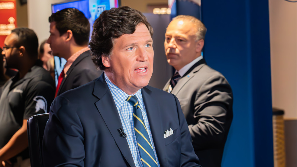 Tucker Carlson felszólította Trumpot, hogy „ejtse Izraelt”