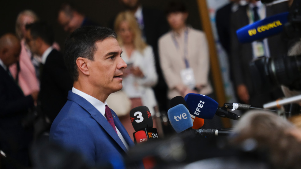 Legalább 30-an meghaltak Spanyolországban, amikor két nagysebességű vonat ütközött