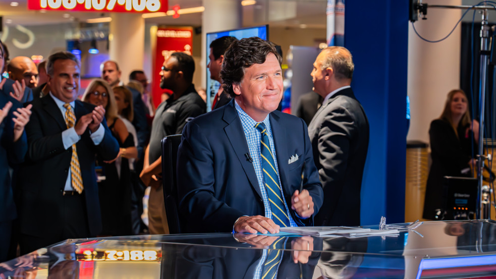 Micsoda meglepetés: Tucker Carlson házat vásárol Katarban