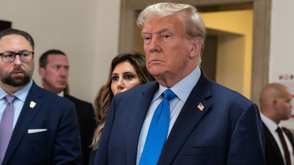 „Biztos vagyok abban, hogy ellenem fog dönteni” - Éles szóváltásba keveredett Trump a bíróval