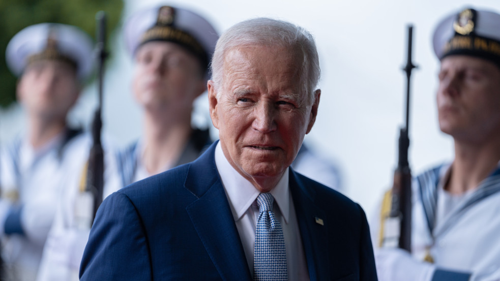 Hoppá: Biden mégis megengedi Ukrajnának, hogy amerikai fegyverekkel orosz célpontokat támadjon