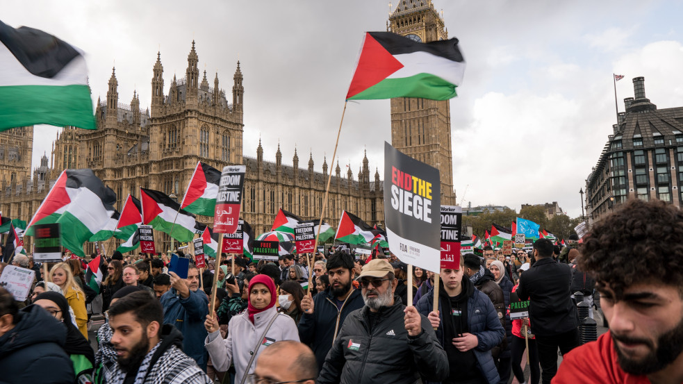 Hiába követeli a belügyminiszter, nem szűnnek az iszlamista tömegtüntetések Londonban
