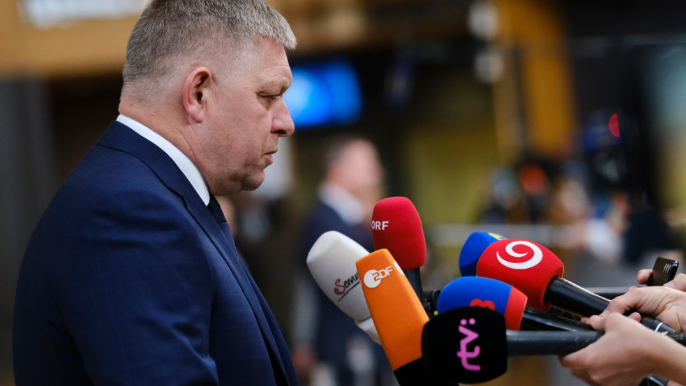 Maradandó mozgásszervi károsodása lett Ficonak