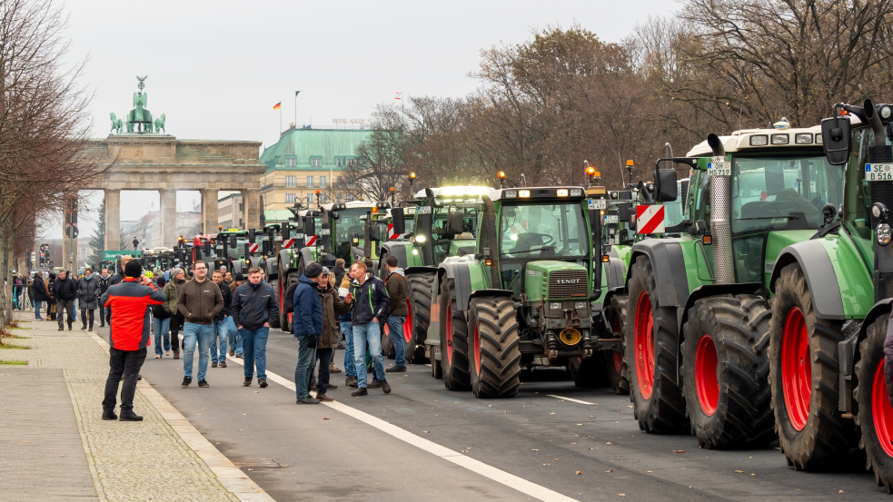 Videó: Csaknem 500 traktor érkezett Berlinbe, hogy tiltakozzanak Scholzék politikája ellen