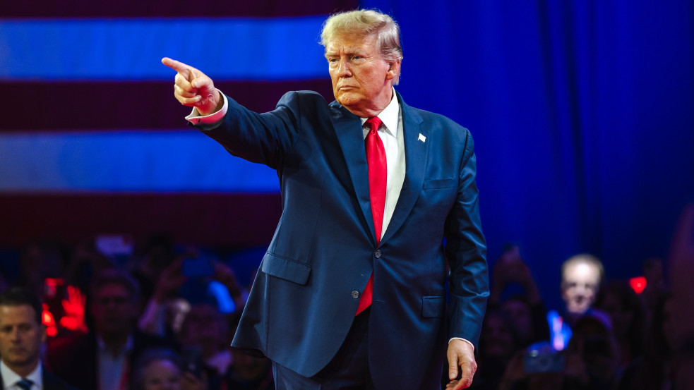 Trump közölte, Amerika 100 százalékban a szövetségesei mellett áll, csak fizessenek
