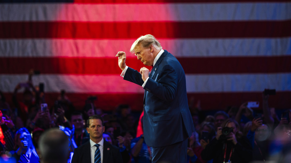 „Bárhol, bármikor!” - Trump tévés vitára hívta ki Bident a szuperkeddi győzelem után