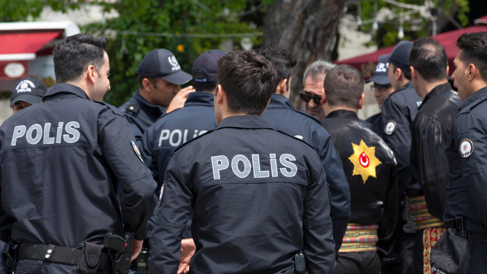 Újabb iskolai ámokfutás Törökországban: Nyolcadikos diák lőtte agyon több osztálytársát