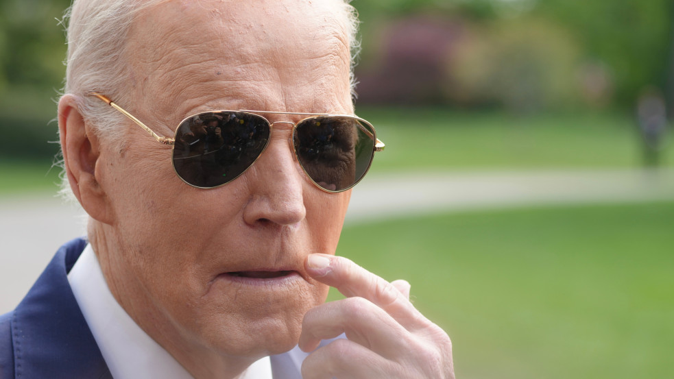 Annyi illegális bevándorló özönlik Amerikába, hogy Biden korlátozást rendelt el