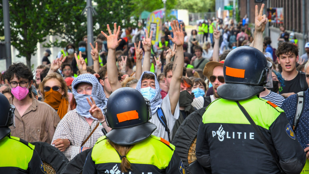 Nyolc hónap börtönt kaphat az amszterdami pogromnak az egyik gyanúsítottja, aki zsidóvadászatot akart