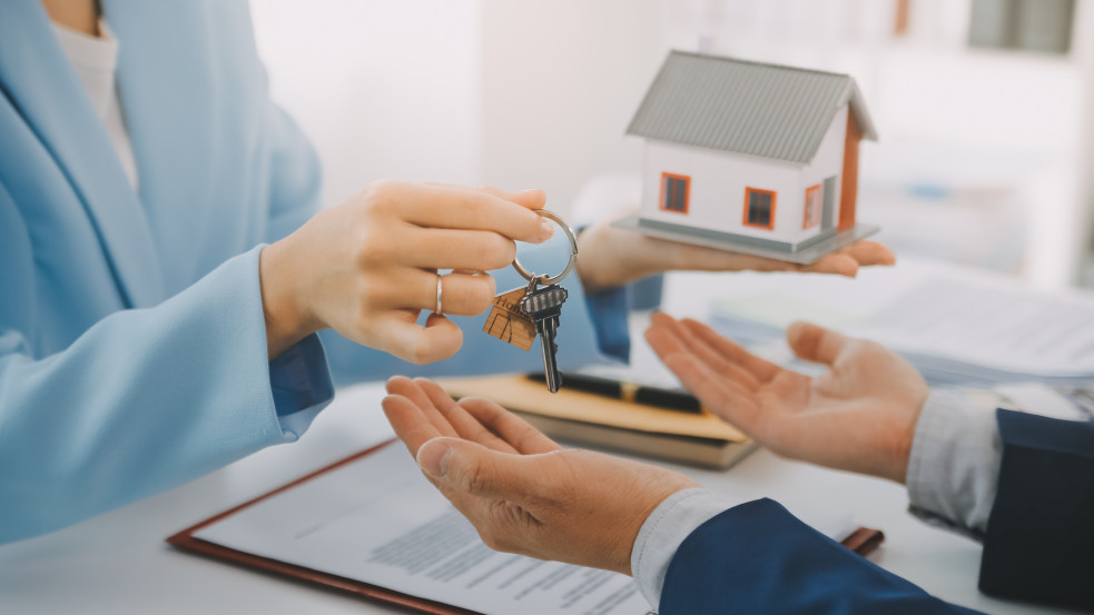 Megjelent a közalkalmazottak 1 milliós otthontámogatásáról a kormányrendelet