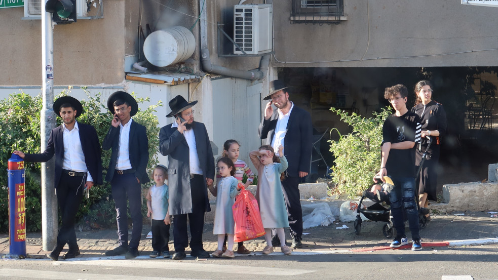 Késes ámokfutó sebesített meg két embert London zsidónegyedében