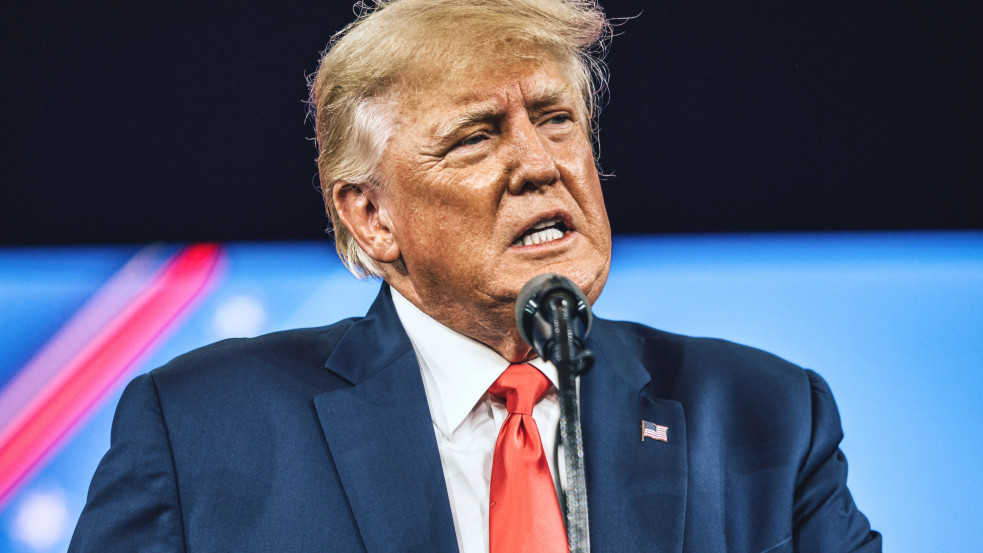 Trump elárulta, szerinte ki válhatja Bident, ha visszalép