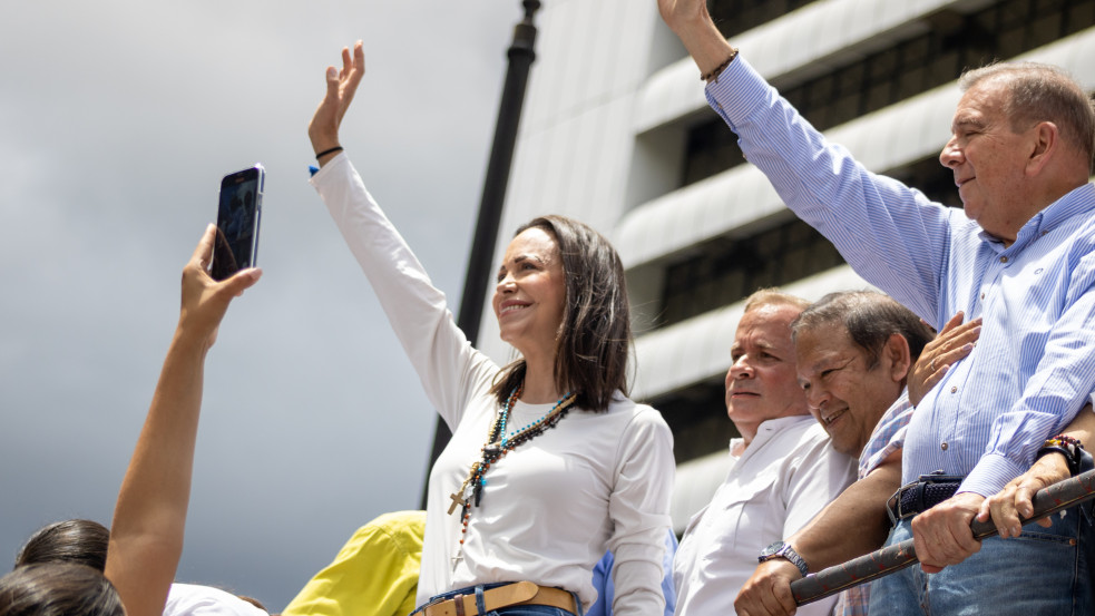 Sürgősen visszatér Venezuelába az ellenzék Nobel-békedíjas vezetője