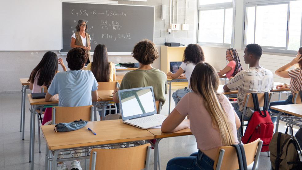 Újabb tanárt késelt meg egy diák Franciaországban