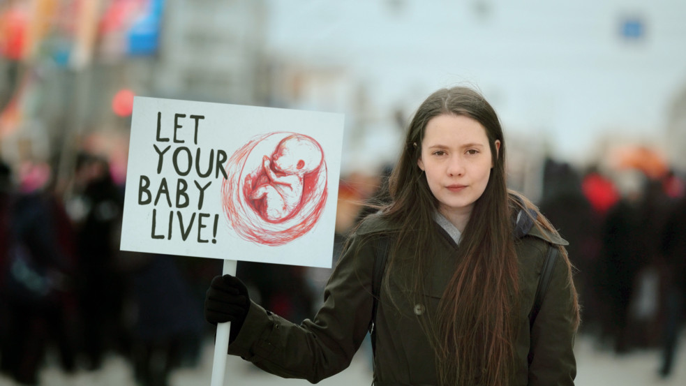 Tíz államban ma az abortuszról is döntenek