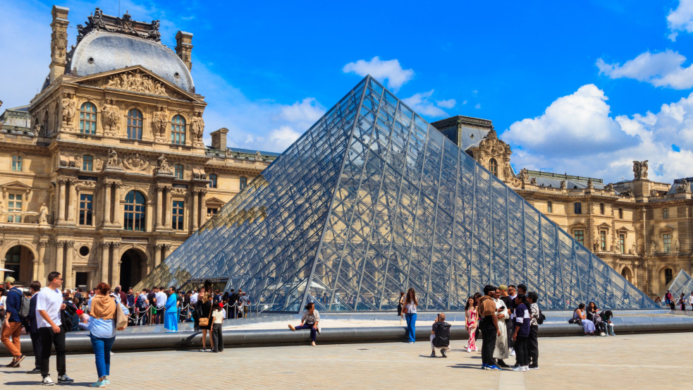 Filmet készítenek a Louvre tavalyi kirablásáról