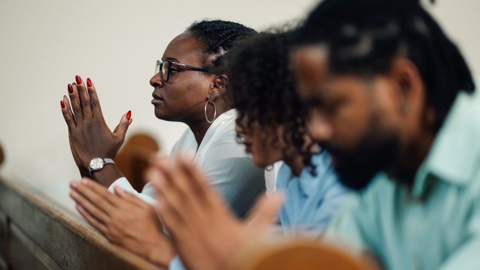 Gyülekezetek helyett egyre több amerikai felnőtt inkább Youtube-misztikusokat látogat