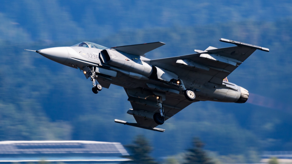 Lezuhant egy magyar Gripen, a pilóta életben van