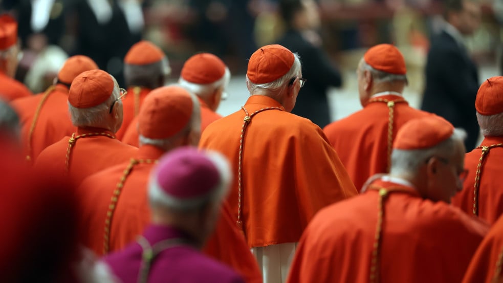 A Vatikán elutasítja a poligámiát és a „poliamoriát” mint alternatív házassági modelleket