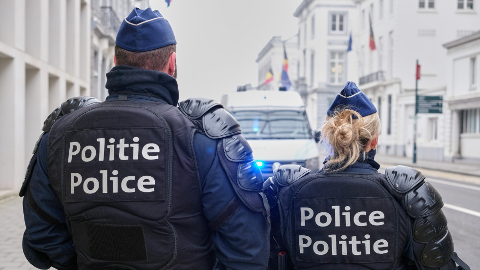 Agyonlőttek egy embert az Európai Parlamentnél, egy rendőrt pedig fejbe lőttek egy másik brüsszeli helyszínen