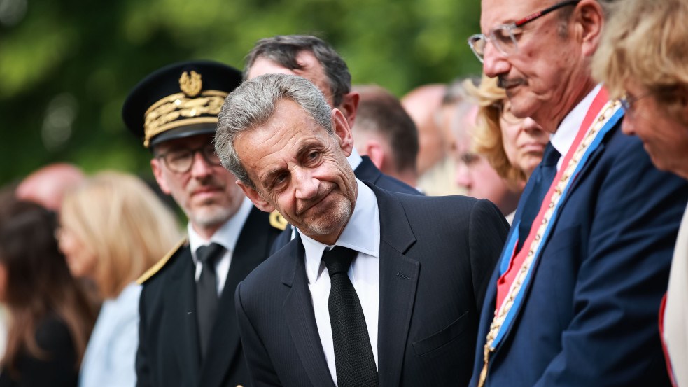 Elítélték Nicolas Sarkozy-t, aki a vád szerint milliókat kapott Kadhafitól kampánycélokra