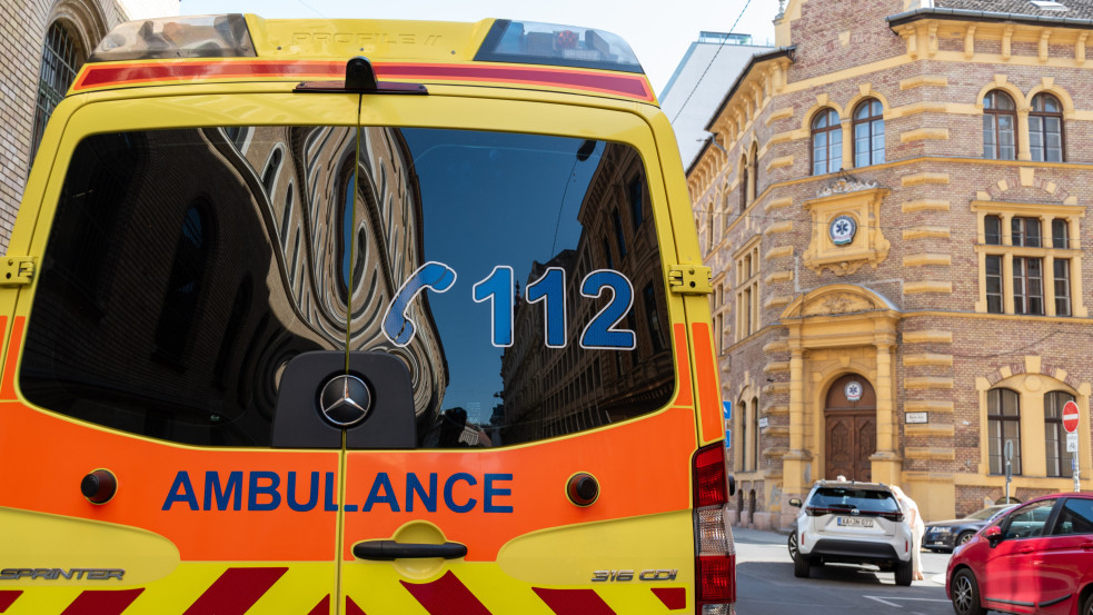 Rosszullét, baleset: egy volt fideszes és egy DK-s politikust is kórházba kellett szállítani a napokban