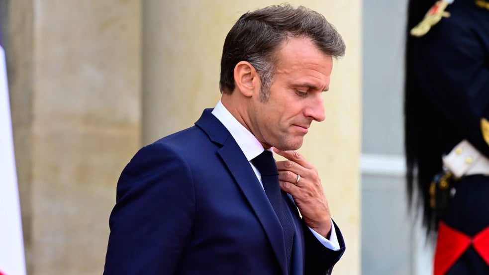 Káosz: alig 12 órával kinevezése után lemondott a francia kormány