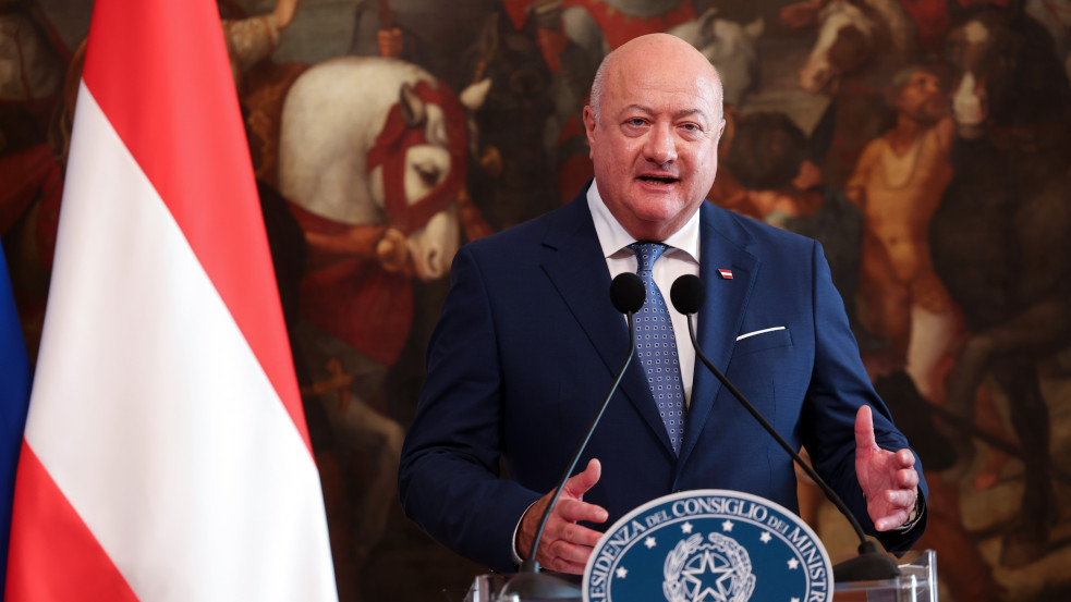 Alkotmányban tiltaná be a politikai iszlámot az osztrák kormány