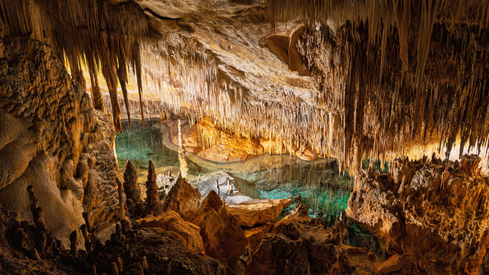 Eddig nem látott méretű barlangrendszert fedeztek fel Szlovéniában