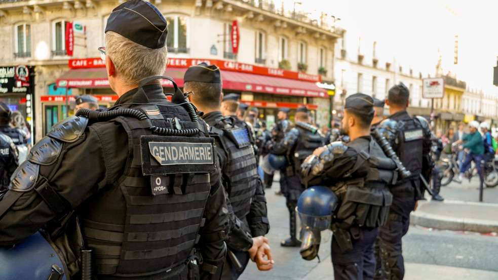 Baloldali parlamenti asszisztenst is őrizetbe vettek a halálra vert jobbos aktivista ügyében Franciaországban