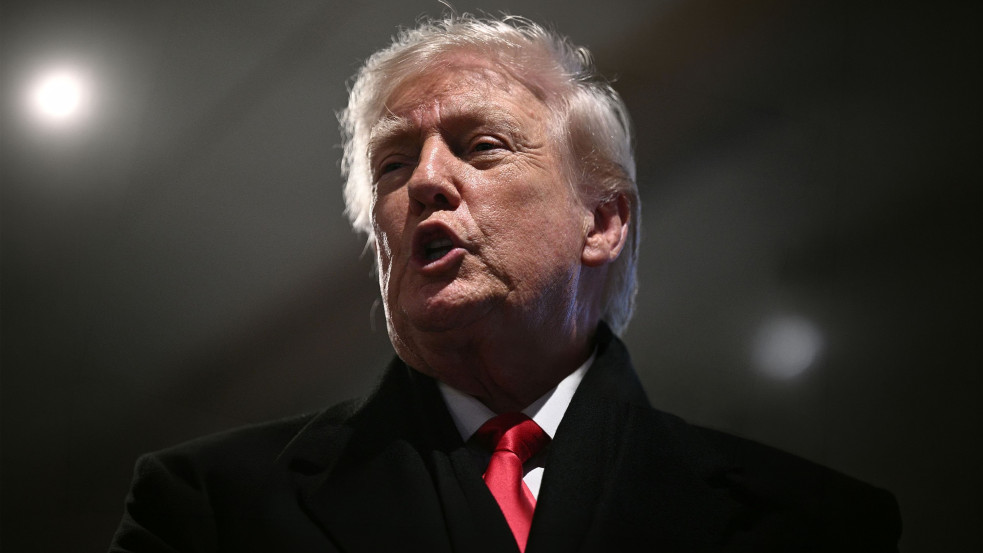 Trump közölte, Amerika a felügyelete alá vonja a Hormuzi-szorost