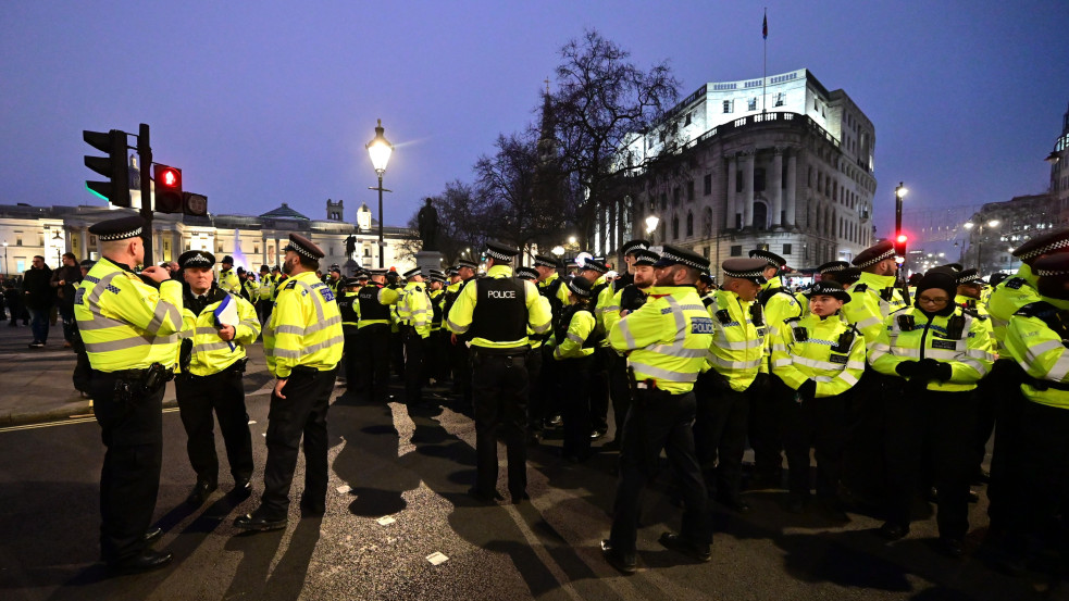 Őrizetbe vettek 2 gyanúsítottat a londoni zsidó segélyszervezet mentőautóinak felgyújtása ügyében