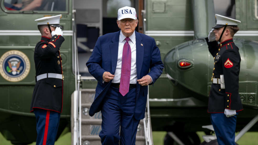 Trump: Amerika segít majd átjutni a kereskedelmi hajóknak a Hormuzi-szoroson
