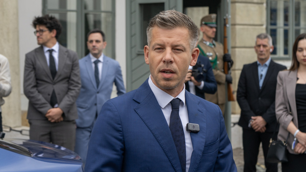 Tíz orosz diplomatát utasítottak ki Magyar Péterék