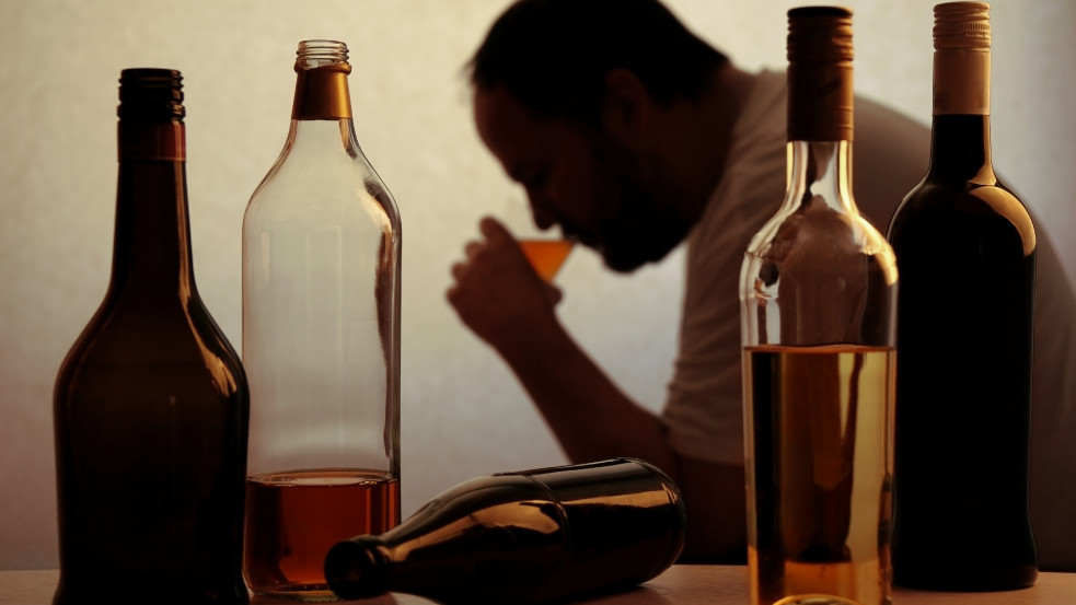800 ezer ember lehet Magyarországon, aki alkoholbetegnek számít