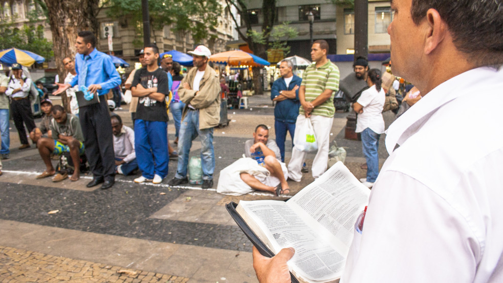 Brit államügyészség: a Biblia némelyik része már nem érvényes a modern társadalomban