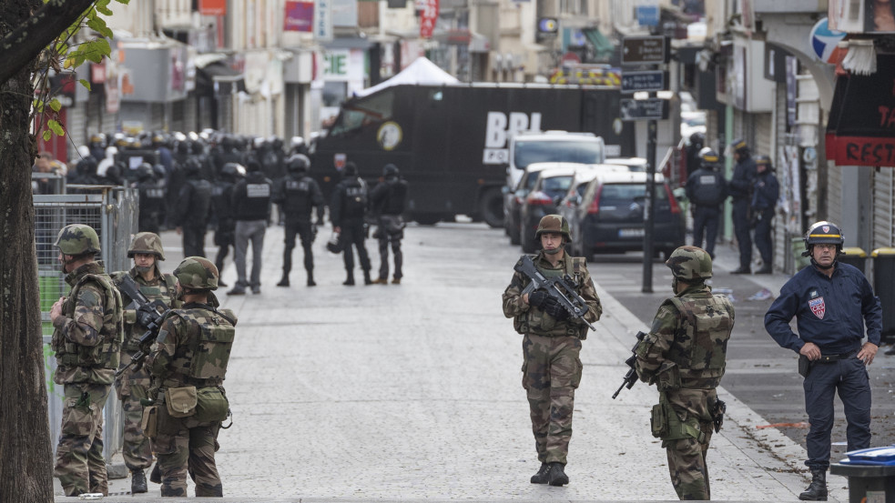 Az Iszlám Állam megfenyegette Franciaországot, a legmagasabb szintre emelték a terrorkészültséget