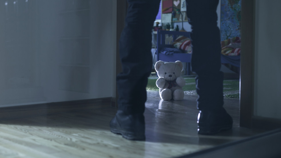 Újabb pedofil hálózatot lepleztek le Németországban: elkábított gyermekekkel erőszakoskodtak, amit videóra is vettek